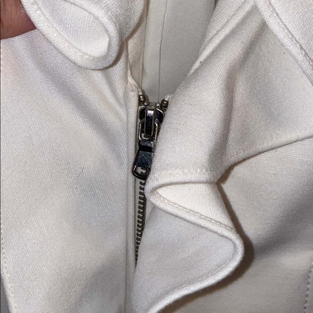 <HP> White House Black Market Ruffled White Jacket - Picture 4 of 7